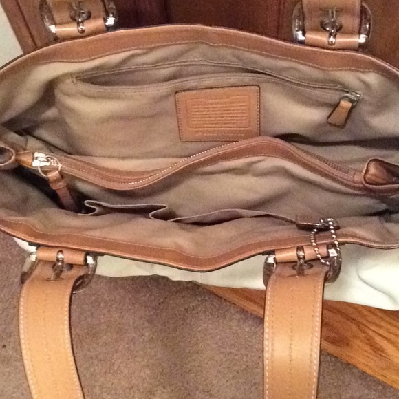 Coach bag. - Picture 2 of 3